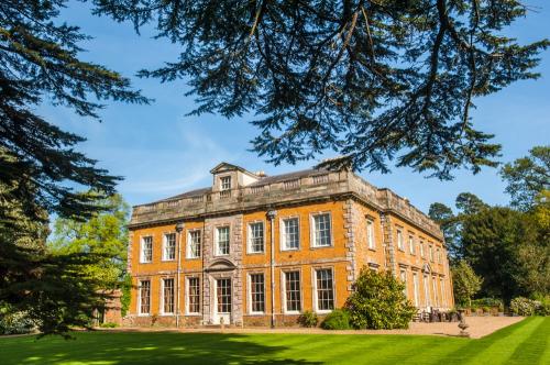 Farnborough Hall