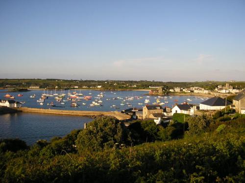 Hugh Town, Isles of Scilly (c) Don Cload