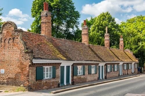 Smith's Hospital (almshouses) 1657