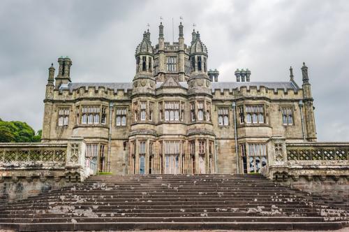 Approaching the castle