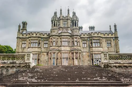 Approaching the castle