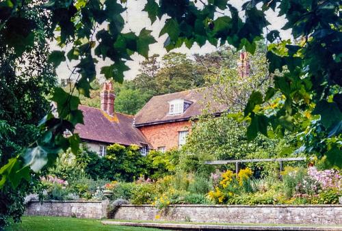 Morton Manor Gardens (c) Jo and Steve Turner