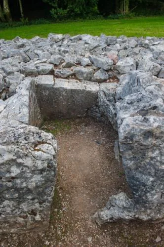 One of the side chambers