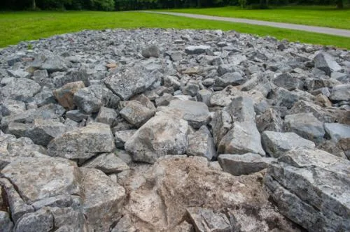 The tapering cairn tail