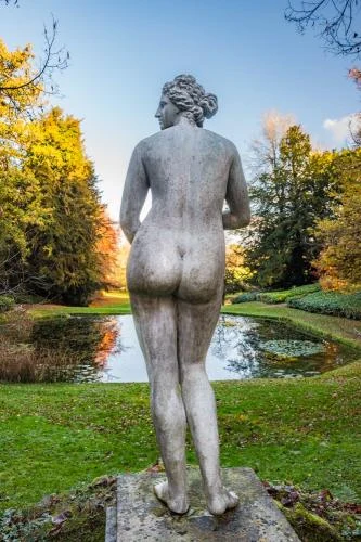 Statue of Diana and the Octagon Pond