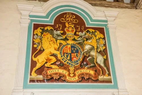 The 1775 royal coat of arms