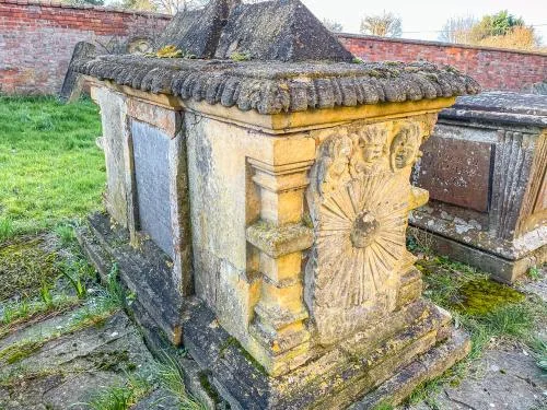 1748 Gibbes table tomb