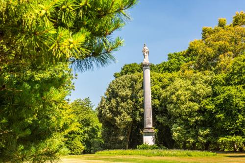 Flora's Column