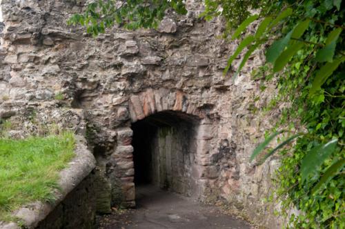 A tunnel at the base of Breakneck Stairs