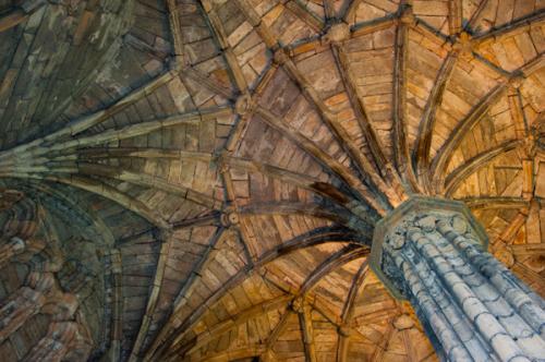 The vaulting and central column