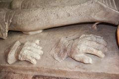 Detached hands on the Rowland Cornewall effigy