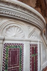 Detail of the pulpit decoration