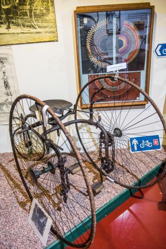 1880s tricycle for ladies