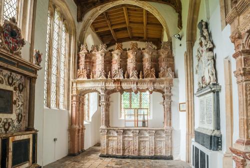 The Bedingfield Chapel and terracotta tombs