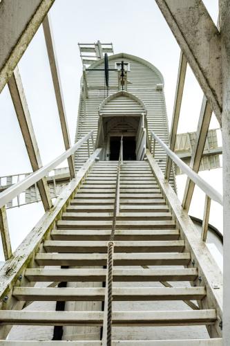 Climbing up the fan carriage