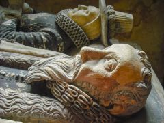 Walton memorial, effigy detail