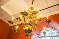 Temple Bar, Brass chandelier inside the gatehouse chamber
