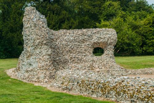 A ruined wall of the chamber block