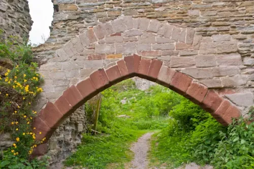 'Low Bridge!' the entrance arch