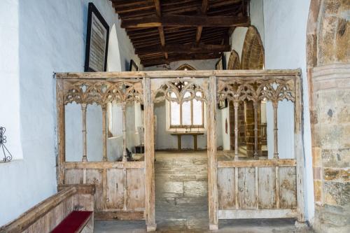 The medieval screen