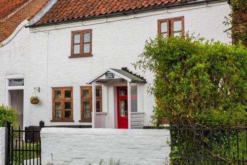 White Cottage, once home to Worstead Hand Weavers Ltd.