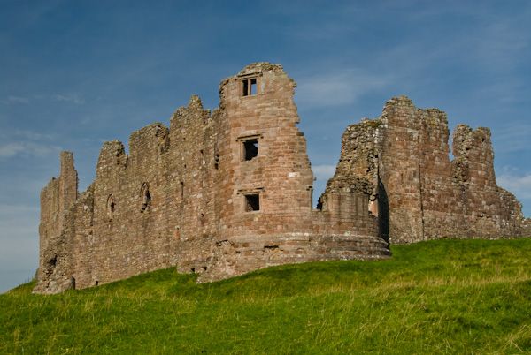 Little Meg Cairn photo, Brough Castle