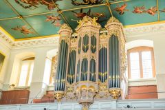 The ornate theatre organ