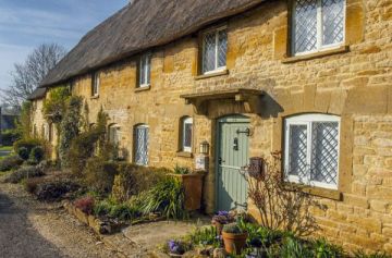 Thatched Cottage in Taynton, Oxfordshire Prints